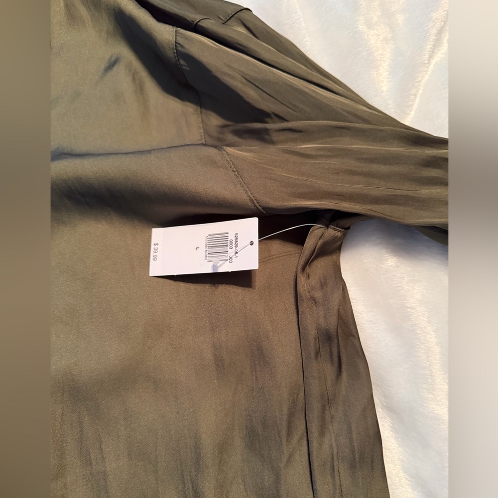 Old Navy Olive Green Women's Button-Up Top - Picture 4 of 10